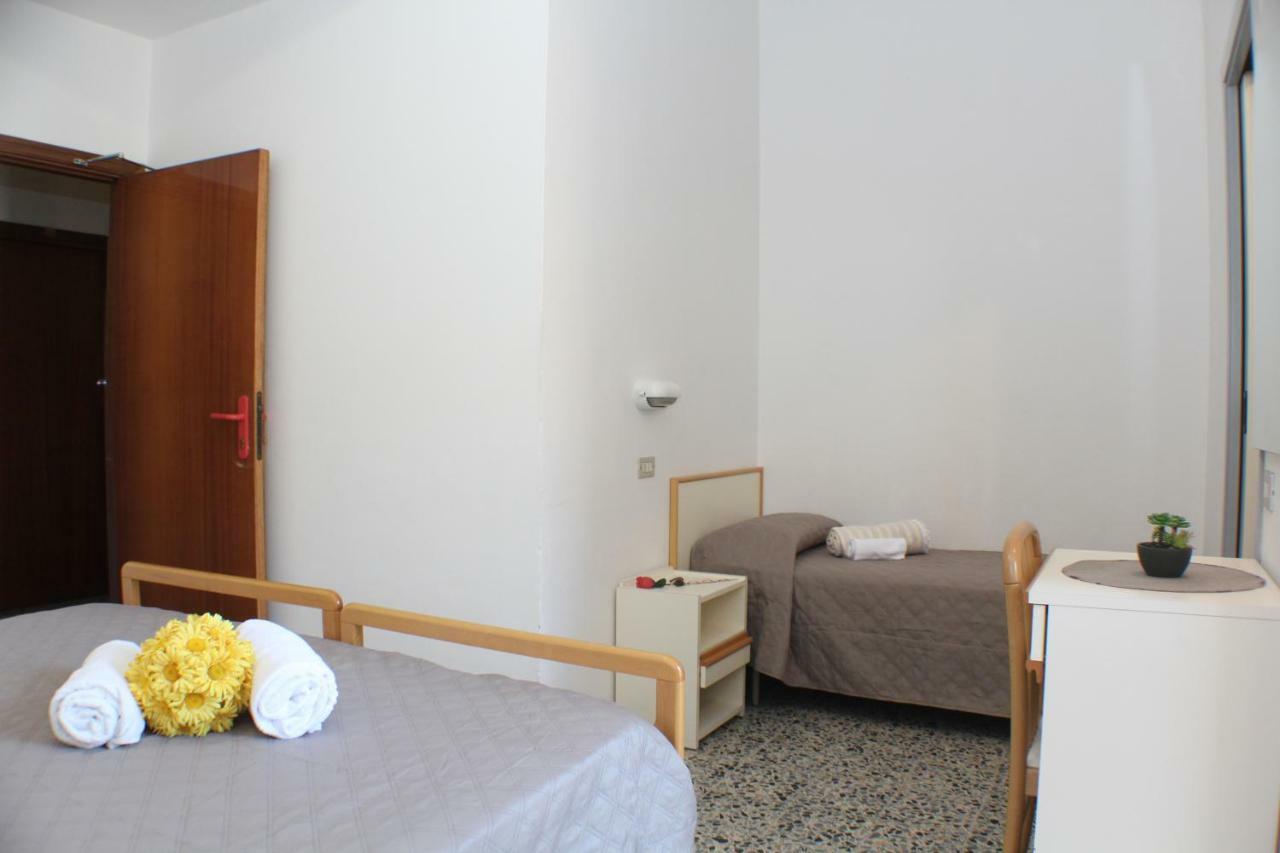 Hotel Caesar Misano Adriatico Exterior foto